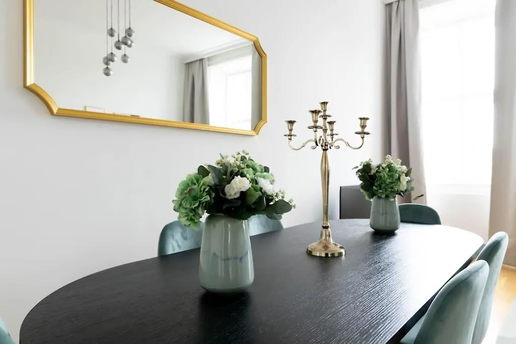 Franz 24 - Typical Viennese Apartment In The Heart Of Wien