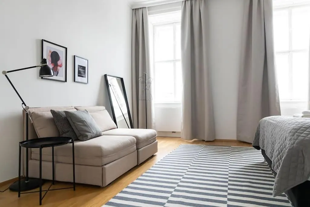 Franz 24 - Typical Viennese Apartment In The Heart Of Wien